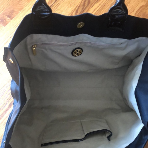 Tory Burch Ella Tote - Picture 4 of 8